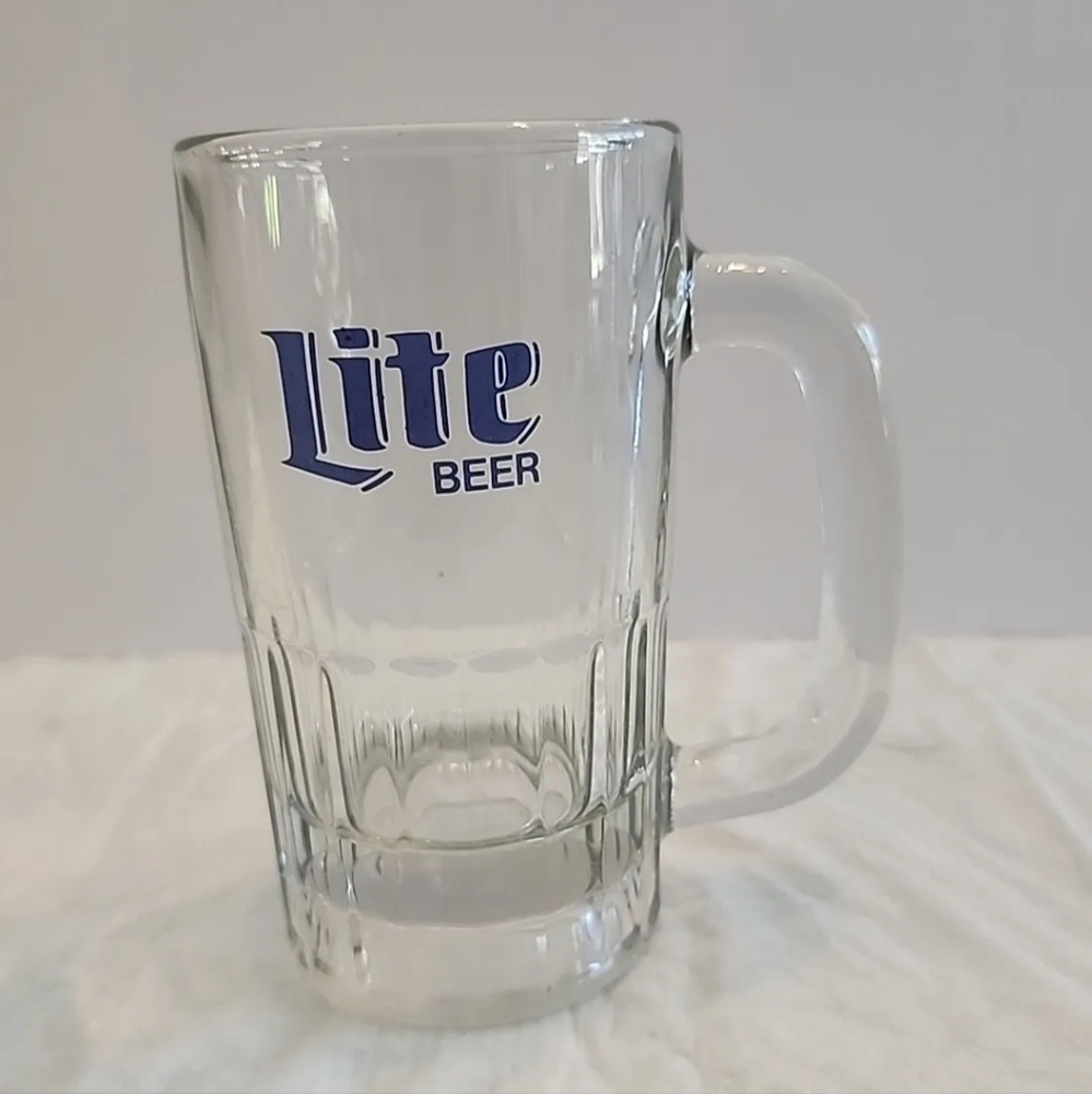 VINTAGE MILLER LITE GLASS BEER MUG WITH HANDLE... super rare .5 1/2" TALL